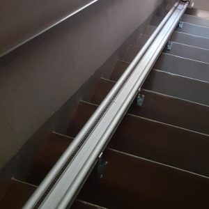 Monte escaliers droit