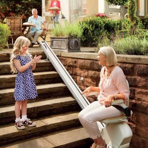 aidem-elevateurs-monte-escaliers-droit-acorn-05